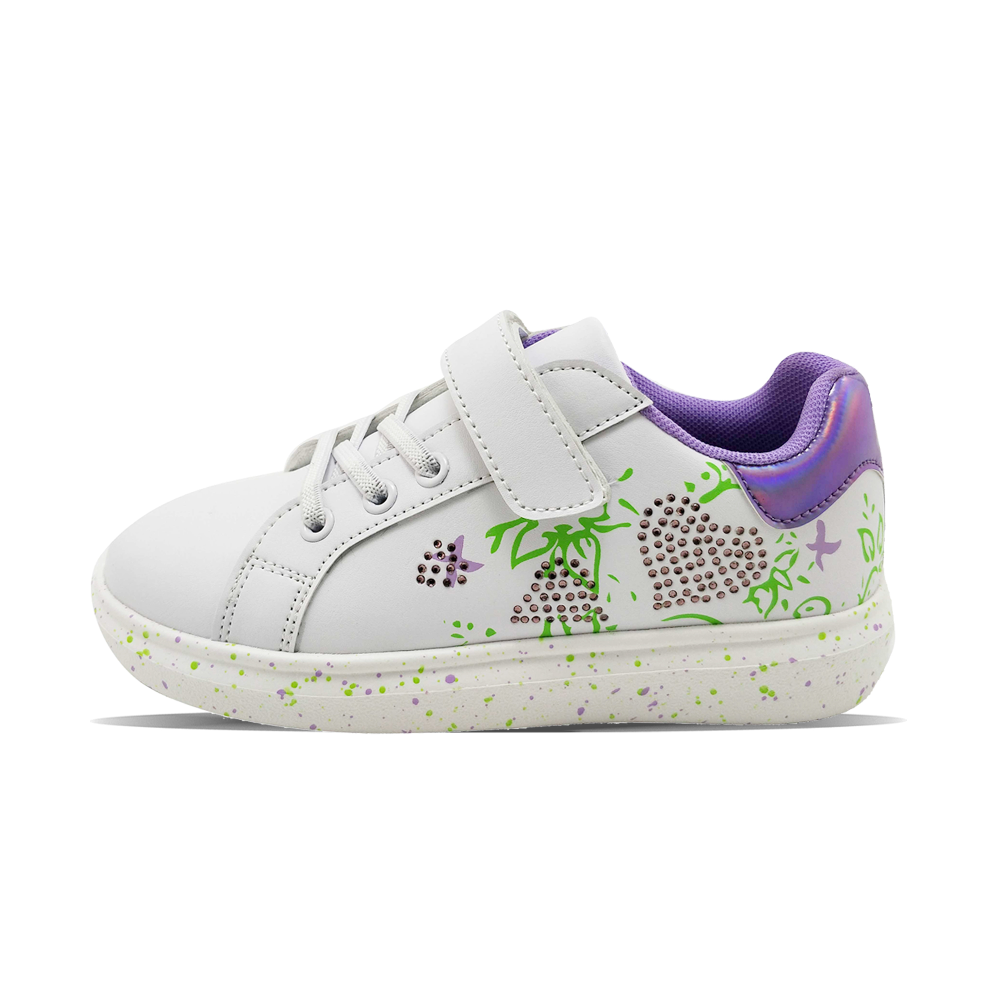 Girl’s white casual board shoes
